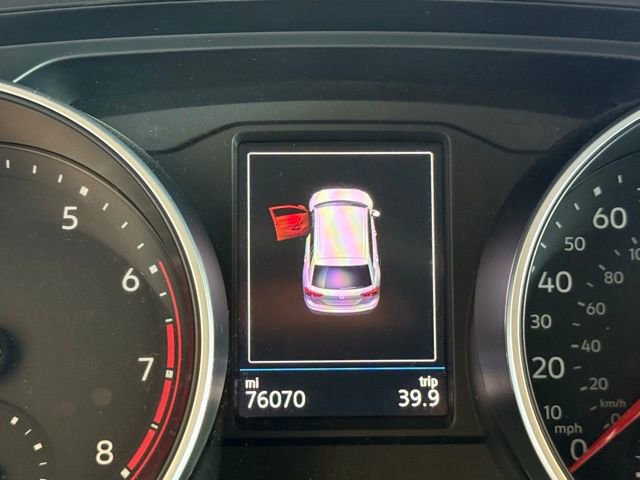 Used 2021 Volkswagen Tiguan SE image 12