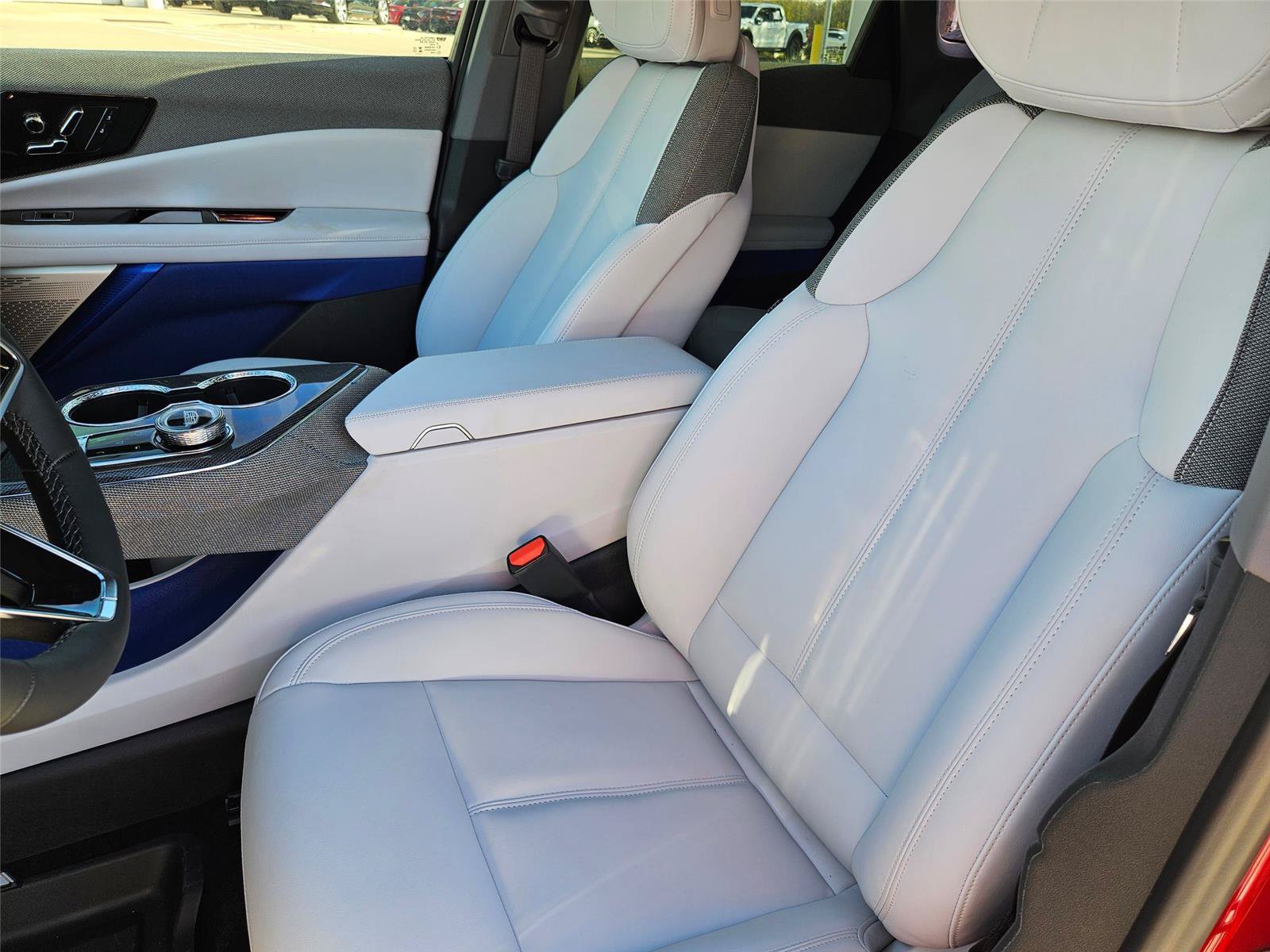 New 2026 Cadillac Optiq Sport 1 w/ LPO, Floor Liner Package AWD/4WD image 26