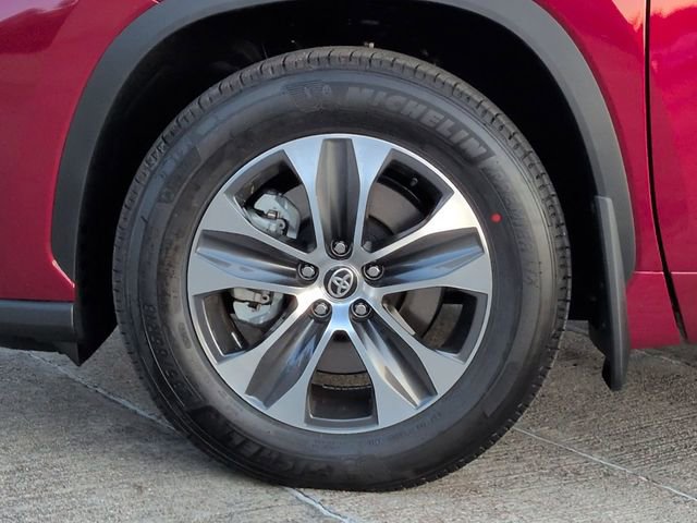 Certified 2026 Toyota Highlander XLE image 11