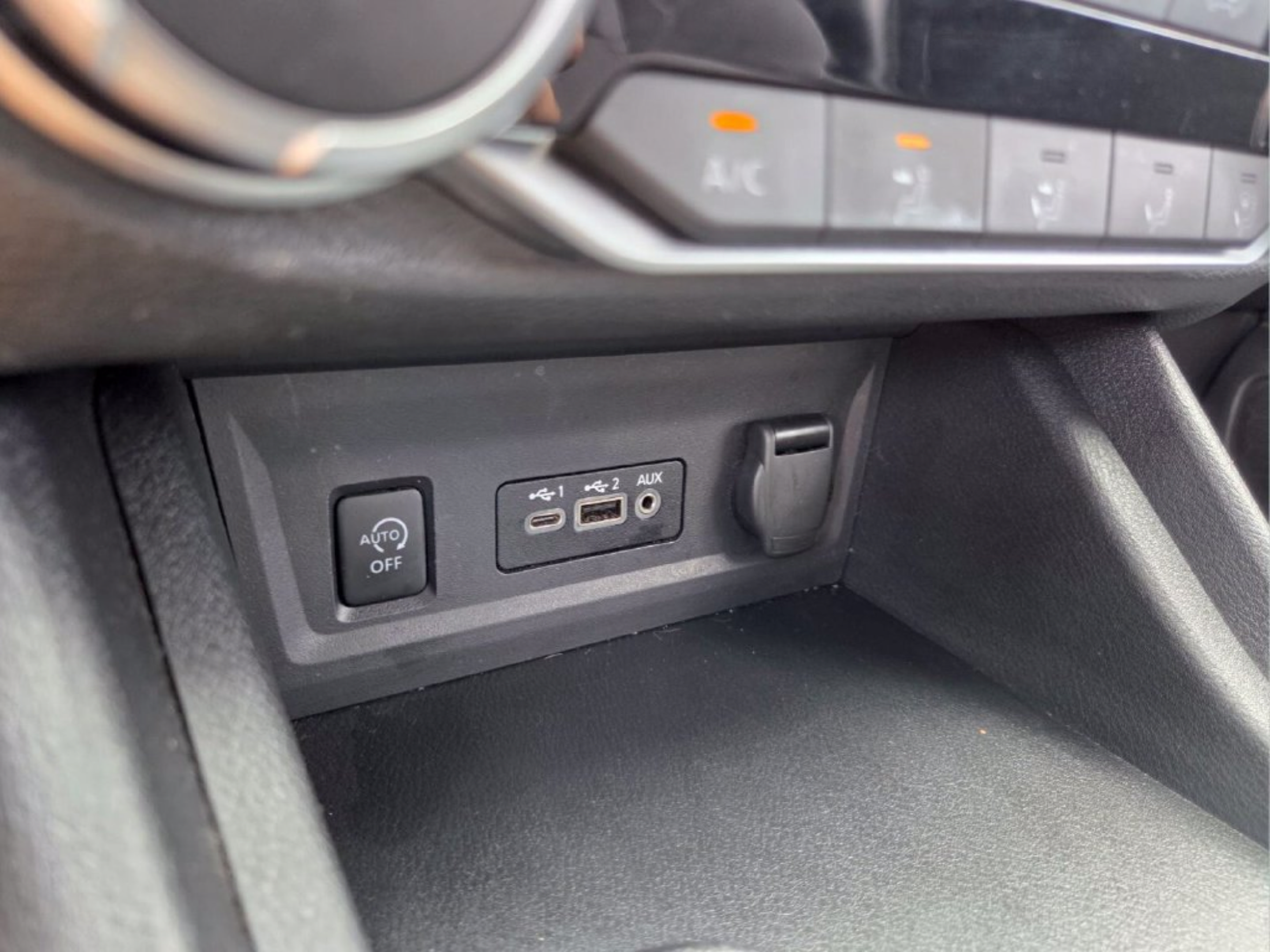 Used 2024 Nissan Sentra SV FWD image 20