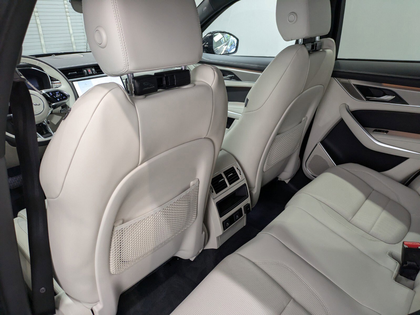 New 2026 Jaguar F-PACE R-Dynamic S image 12