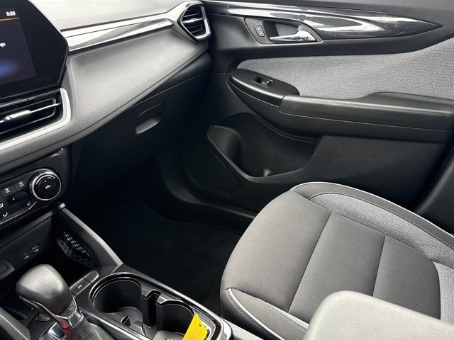 Used 2024 Chevrolet TrailBlazer LT w/ Convenience Package FWD image 24
