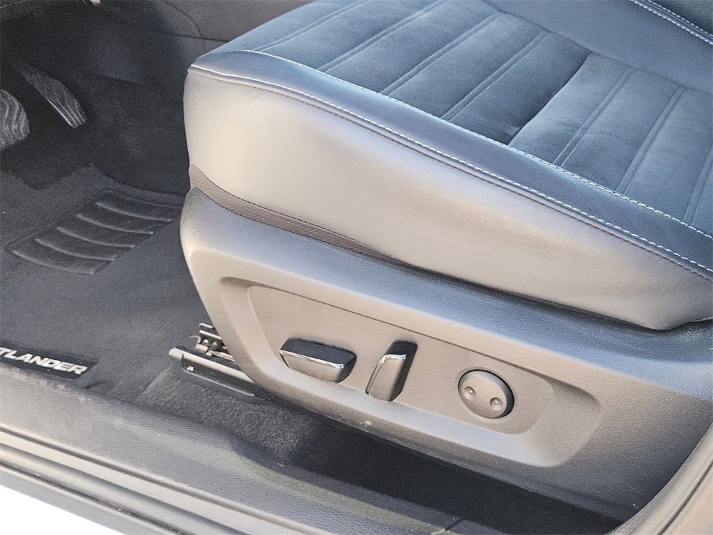 Used 2024 Mitsubishi Outlander SE Black Edition image 15