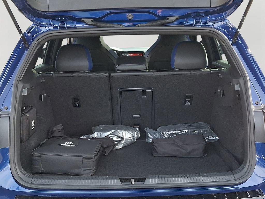 Used 2024 Volkswagen Golf R image 28