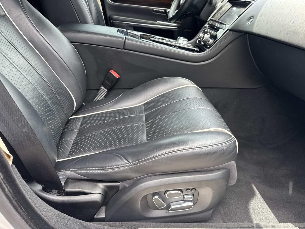 Used 2015 Jaguar XJ L Portfolio RWD image 12