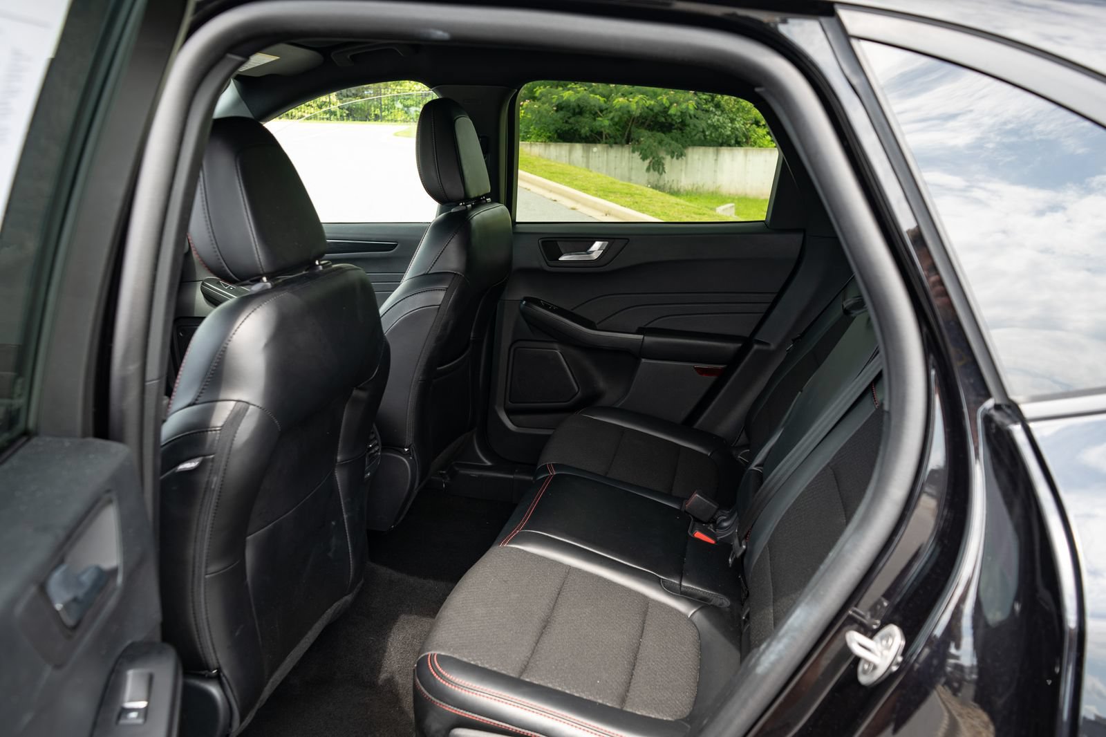 Used 2025 Ford Escape ST-Line AWD/4WD image 18