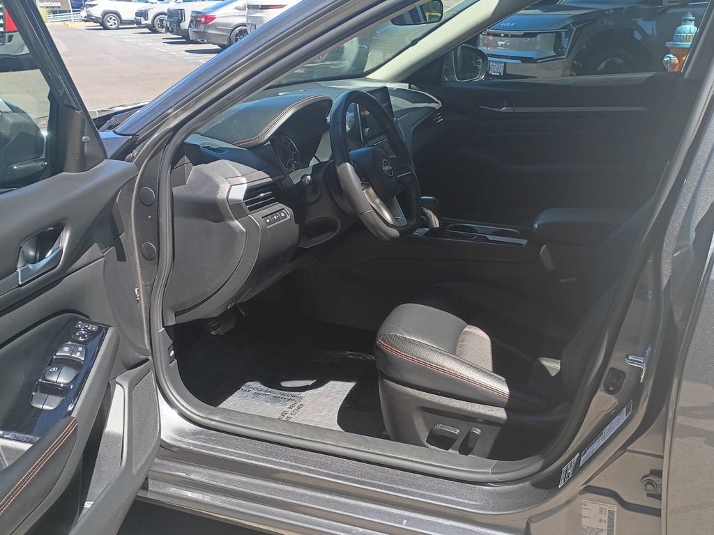 Used 2024 Nissan Altima 2.5 SR FWD image 16