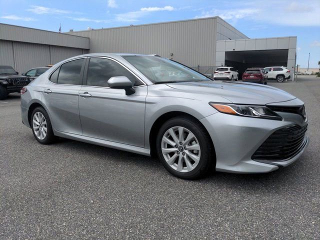 Used 2020 Toyota Camry LE FWD image 2