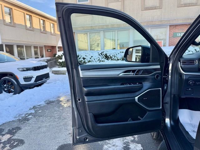 Used 2025 Jeep Wagoneer Series II w/ Convenience Group I image 21