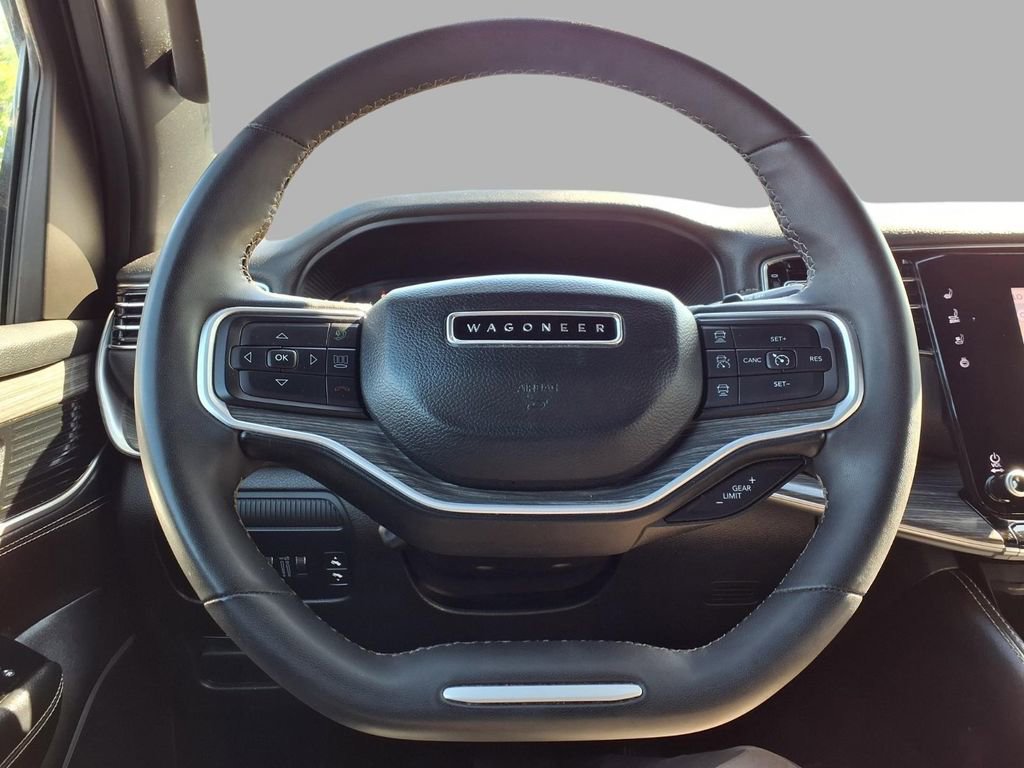 Used 2023 Jeep Wagoneer L Series II AWD/4WD image 14