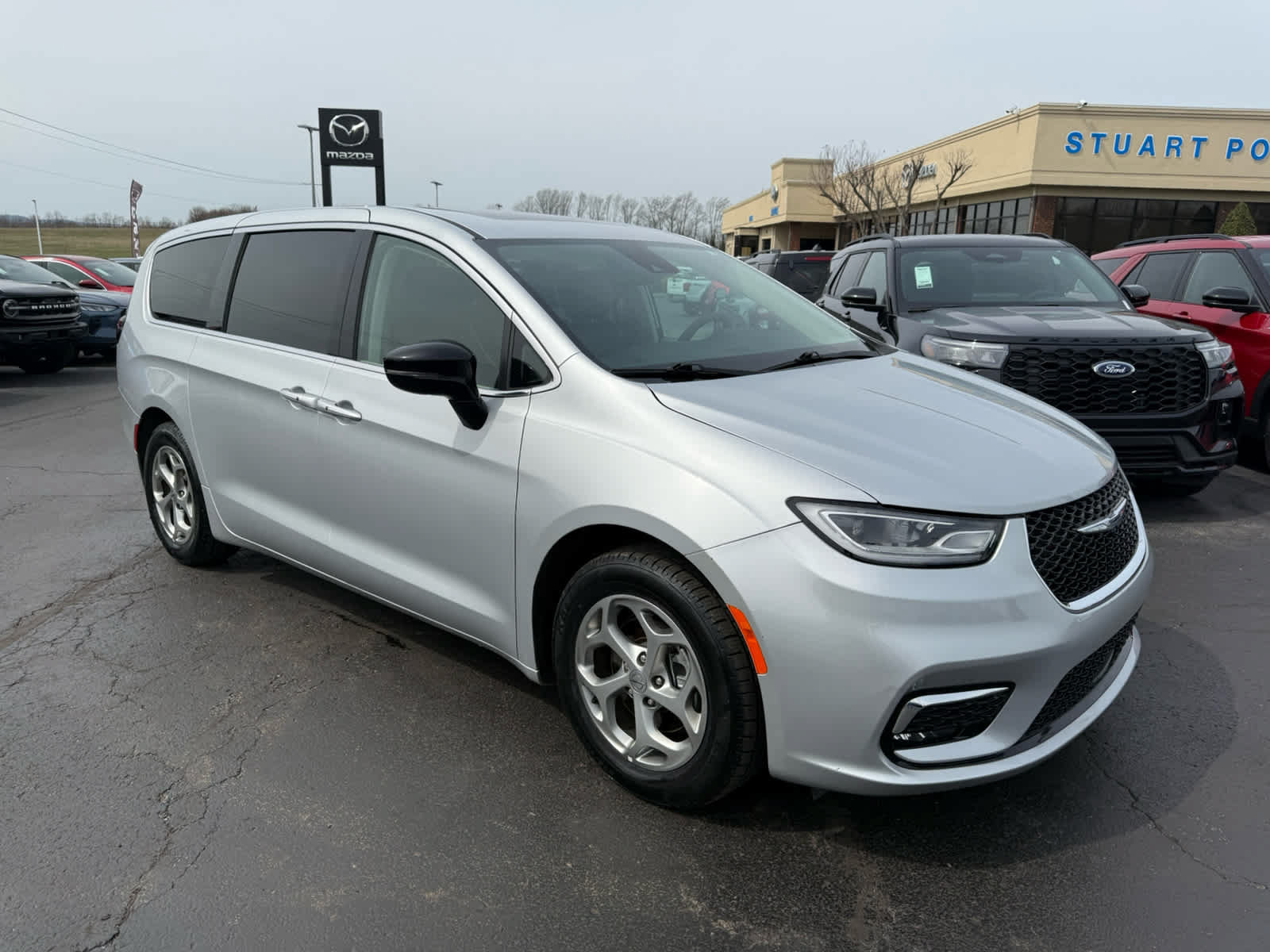 Used 2024 Chrysler Pacifica Limited FWD image 1