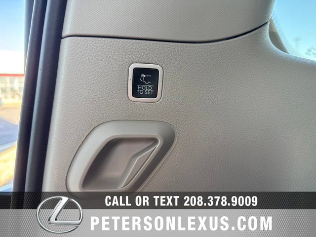 Used 2022 Jeep Wagoneer Series III w/ Premium Group I AWD/4WD image 24