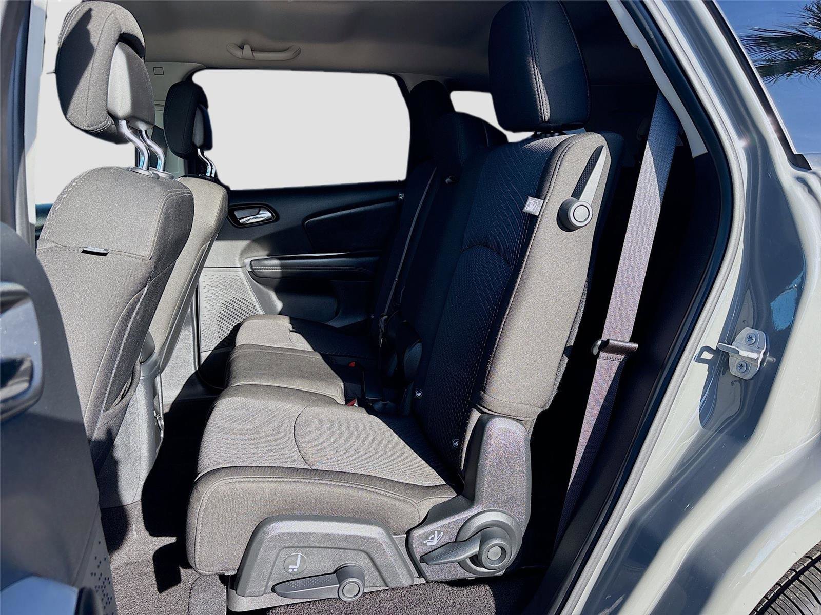 Used 2020 Dodge Journey SE image 24