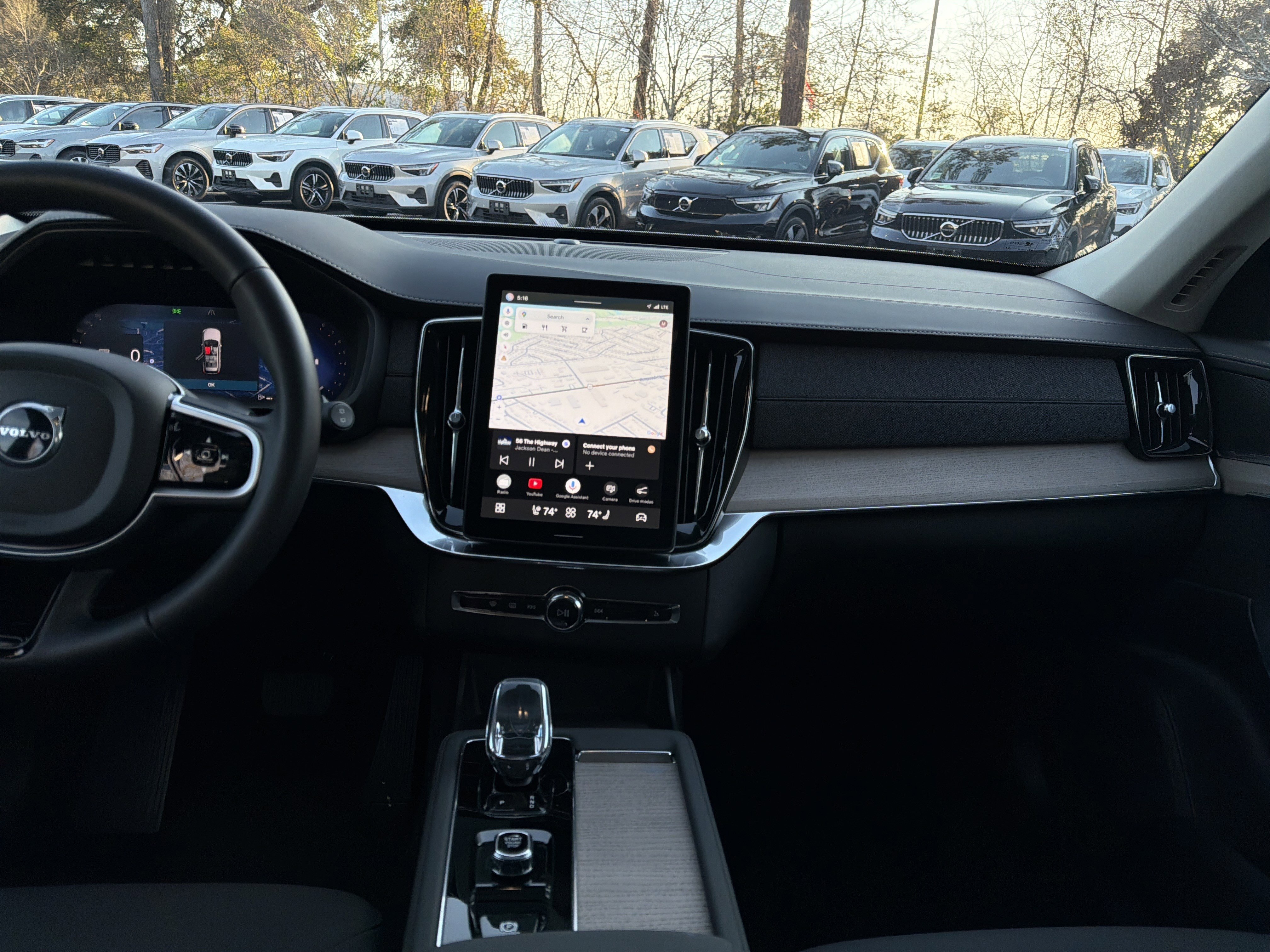 Certified 2025 Volvo XC90 B6 Plus image 31