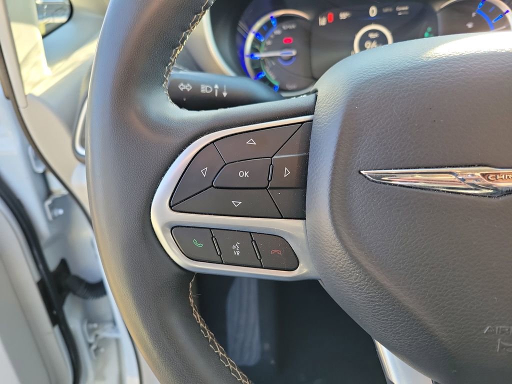 Used 2022 Chrysler Pacifica Touring-L image 18