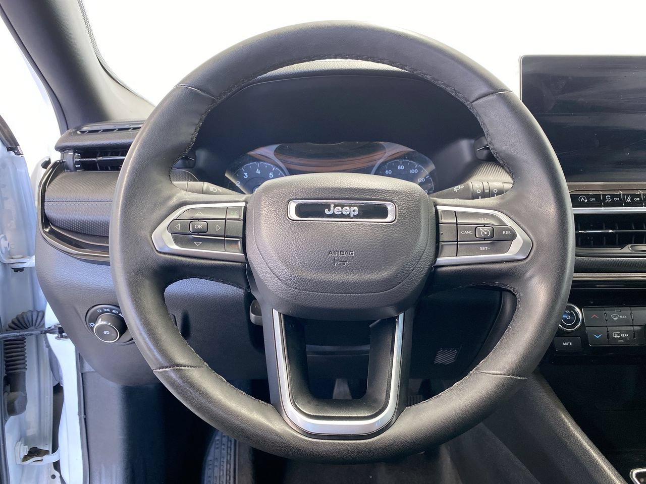 Used 2025 Jeep Compass Latitude w/ Altitude Special Edition AWD/4WD image 21