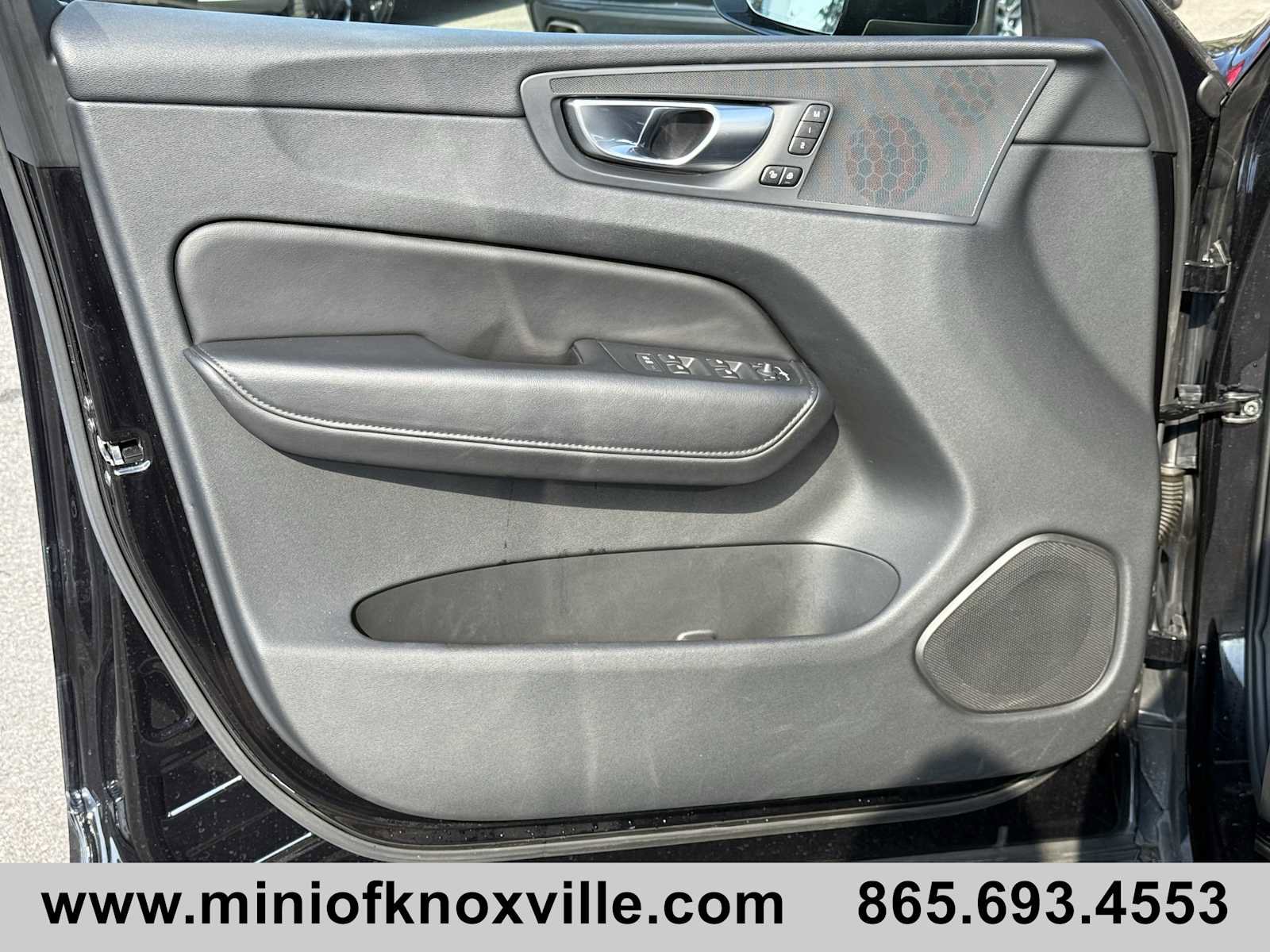 Used 2024 Volvo XC60 B5 Plus image 12