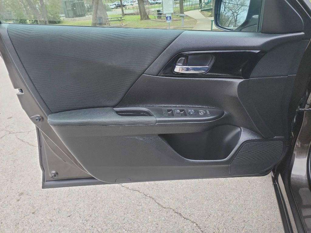 Used 2016 Honda Accord LX image 13