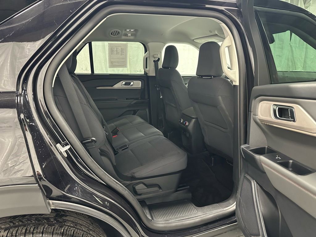 Used 2025 Ford Explorer Active AWD/4WD image 49