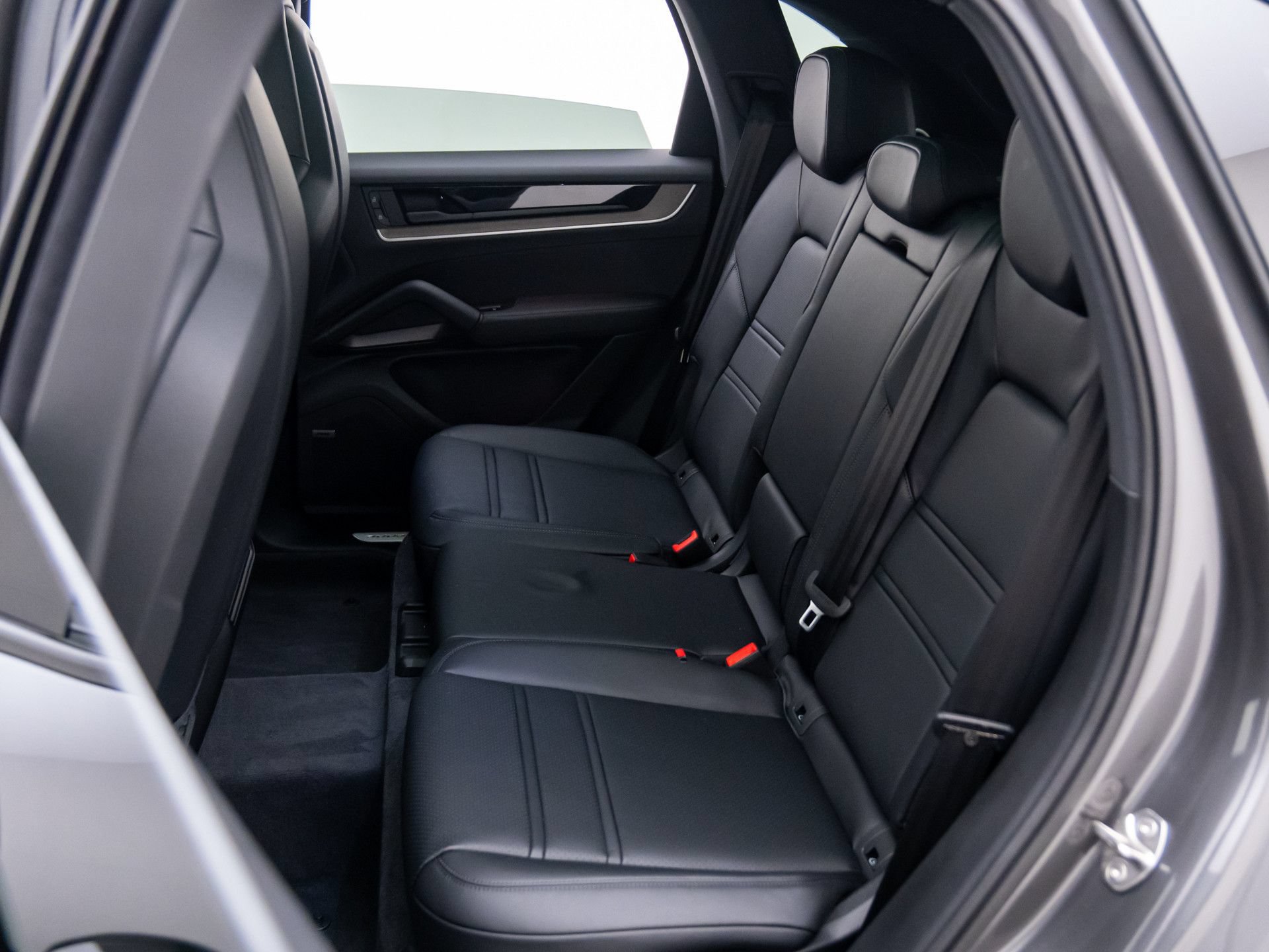 New 2026 Porsche Cayenne E-Hybrid AWD/4WD image 16