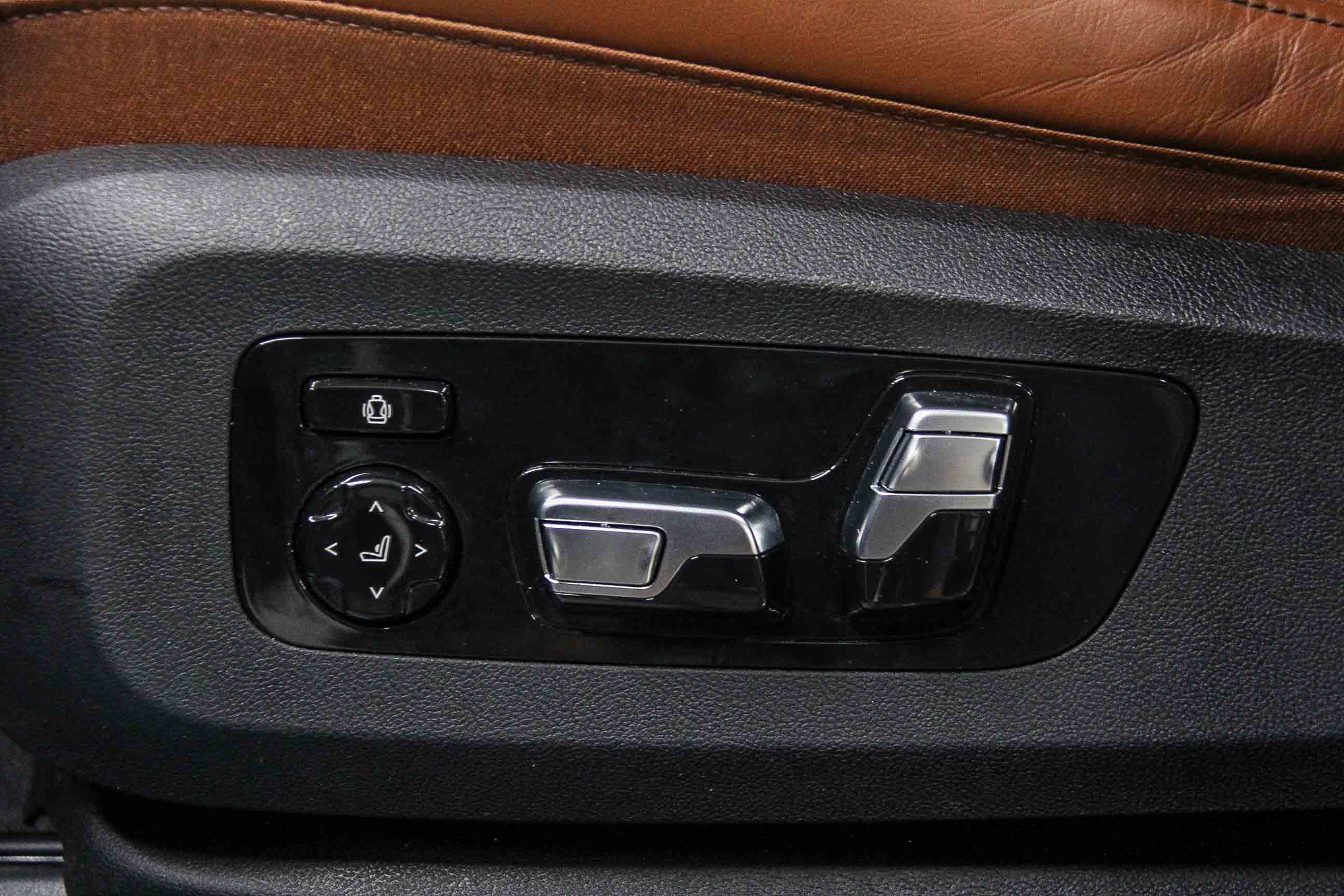 Used 2024 BMW X6 xDrive40i w/ Executive Package image 21