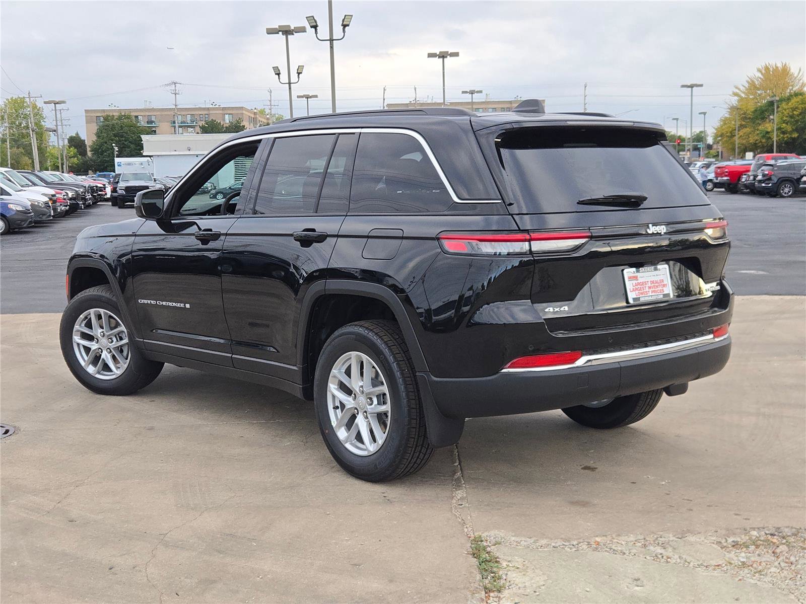 New 2025 Jeep Grand Cherokee Laredo w/ Luxury Tech Group I image 16