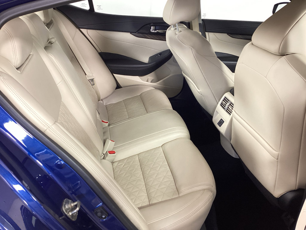 Used 2018 Nissan Maxima Platinum image 11
