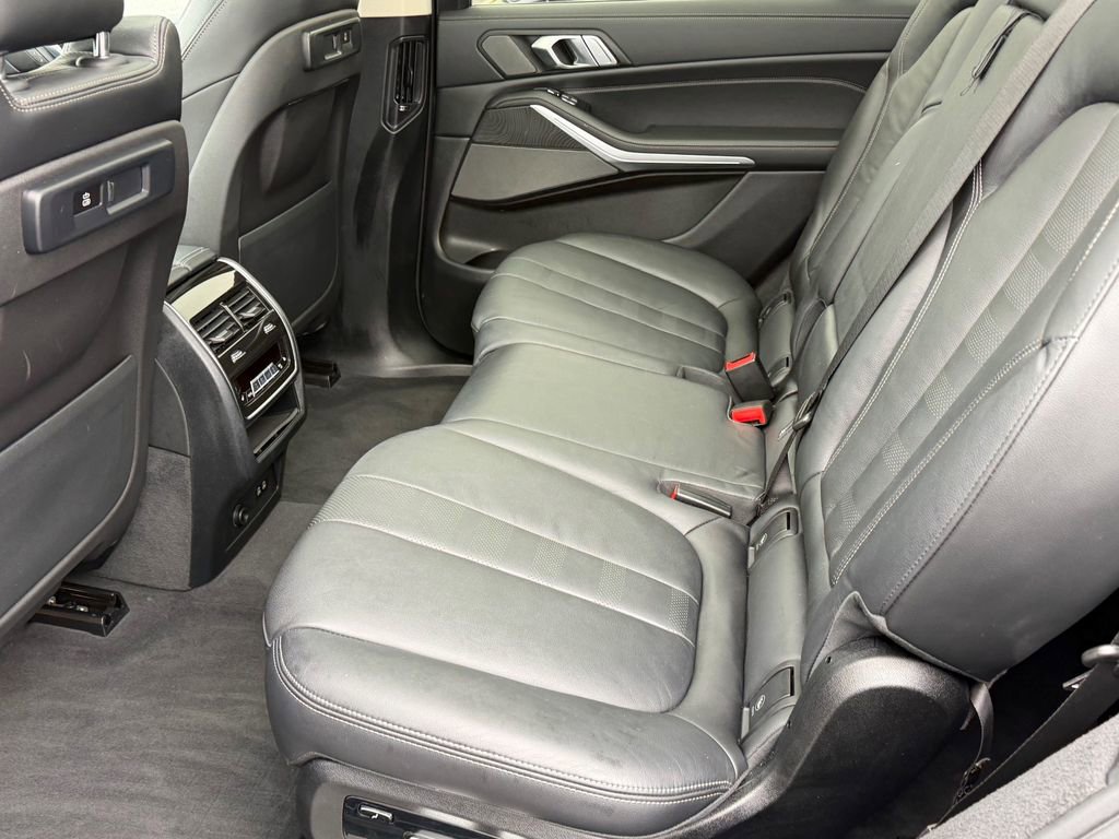 Used 2022 BMW X7 xDrive40i w/ Premium Package AWD/4WD image 22
