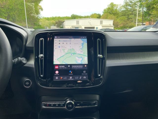 Certified 2023 Volvo XC40 B5 Plus w/ Climate Package AWD/4WD image 12