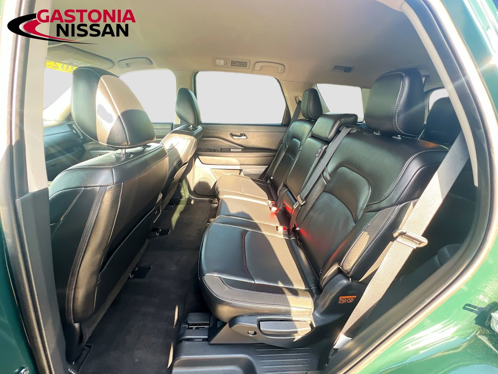 Used 2025 Nissan Pathfinder SL image 33