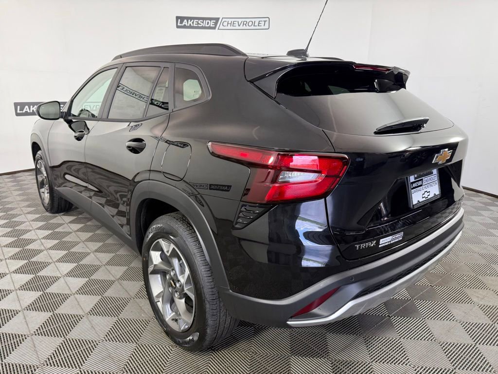 New 2026 Chevrolet Trax LT w/ Driver Confidence Package FWD image 4