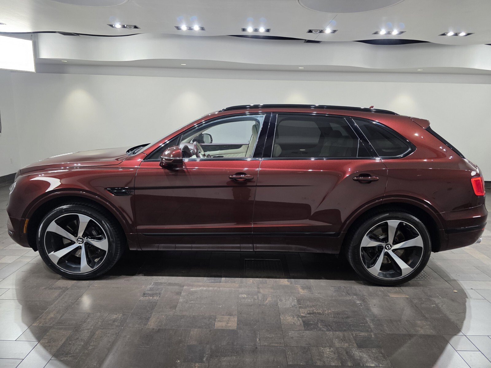 Used 2019 Bentley Bentayga AWD/4WD image 3