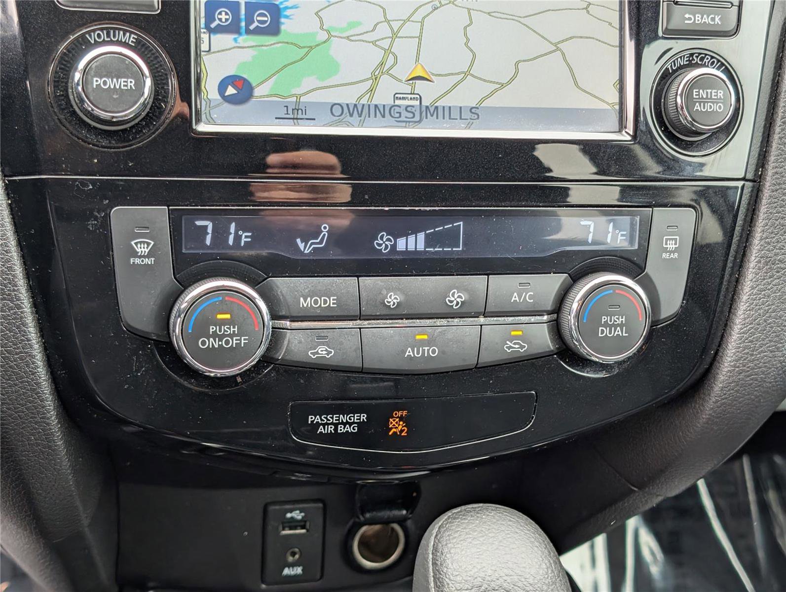 Used 2016 Nissan Rogue SV w/ SV Premium Package image 26