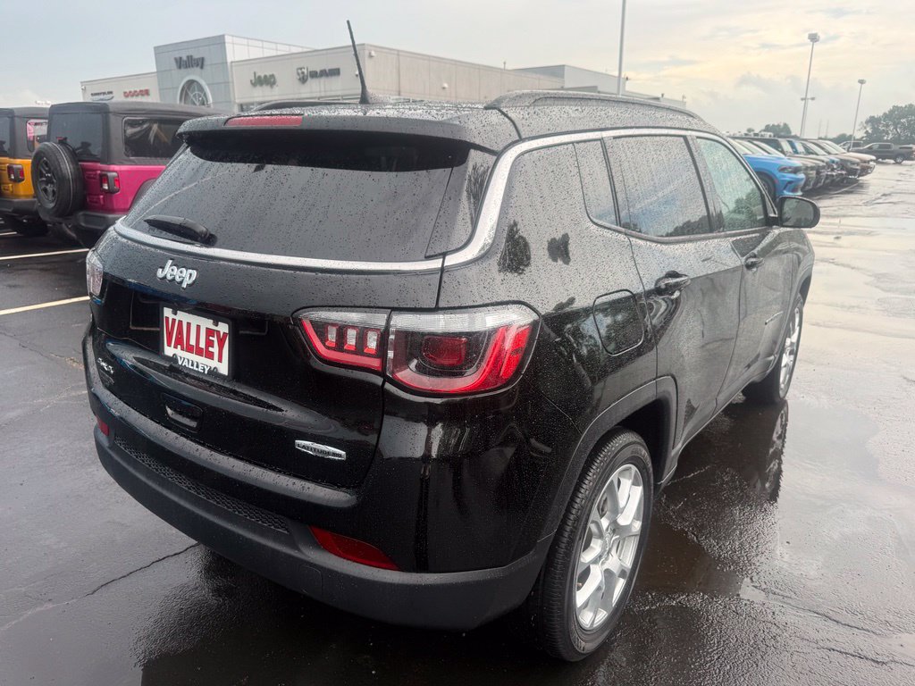 Certified 2024 Jeep Compass Latitude AWD/4WD image 3