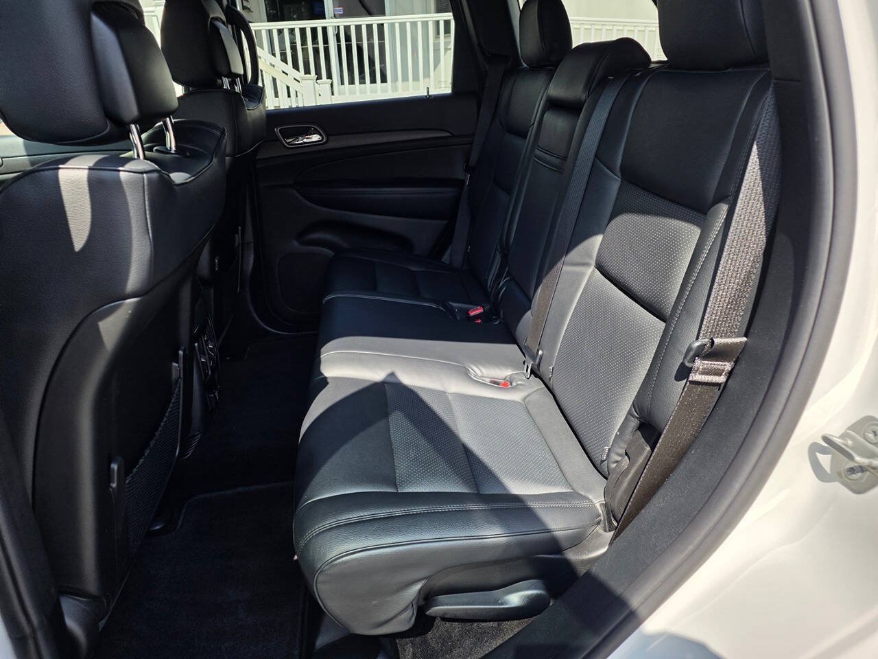 Used 2018 Jeep Grand Cherokee Laredo AWD/4WD image 19