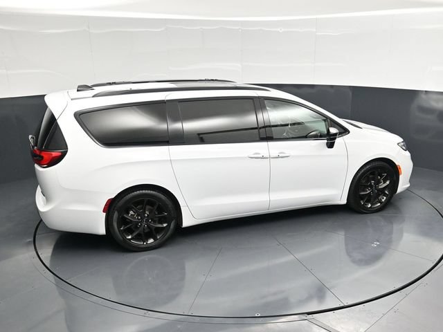 Used 2025 Chrysler Pacifica Limited FWD image 51