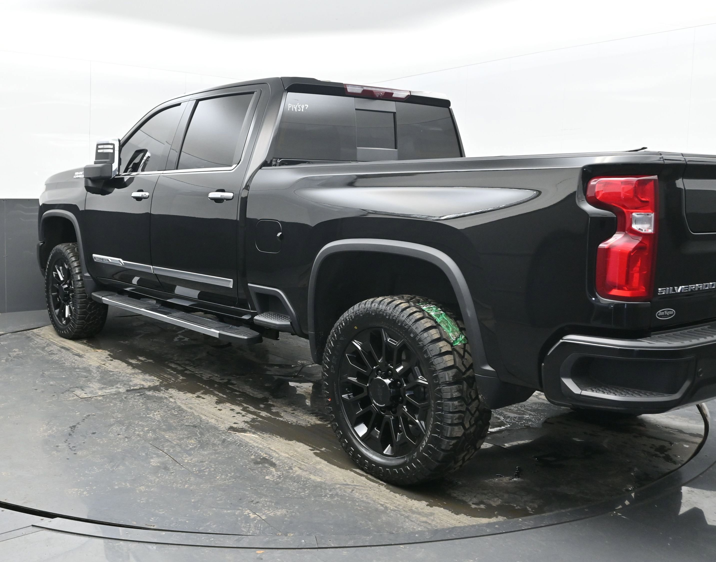 Used 2024 Chevrolet Silverado 2500 High Country w/ Technology Package image 8
