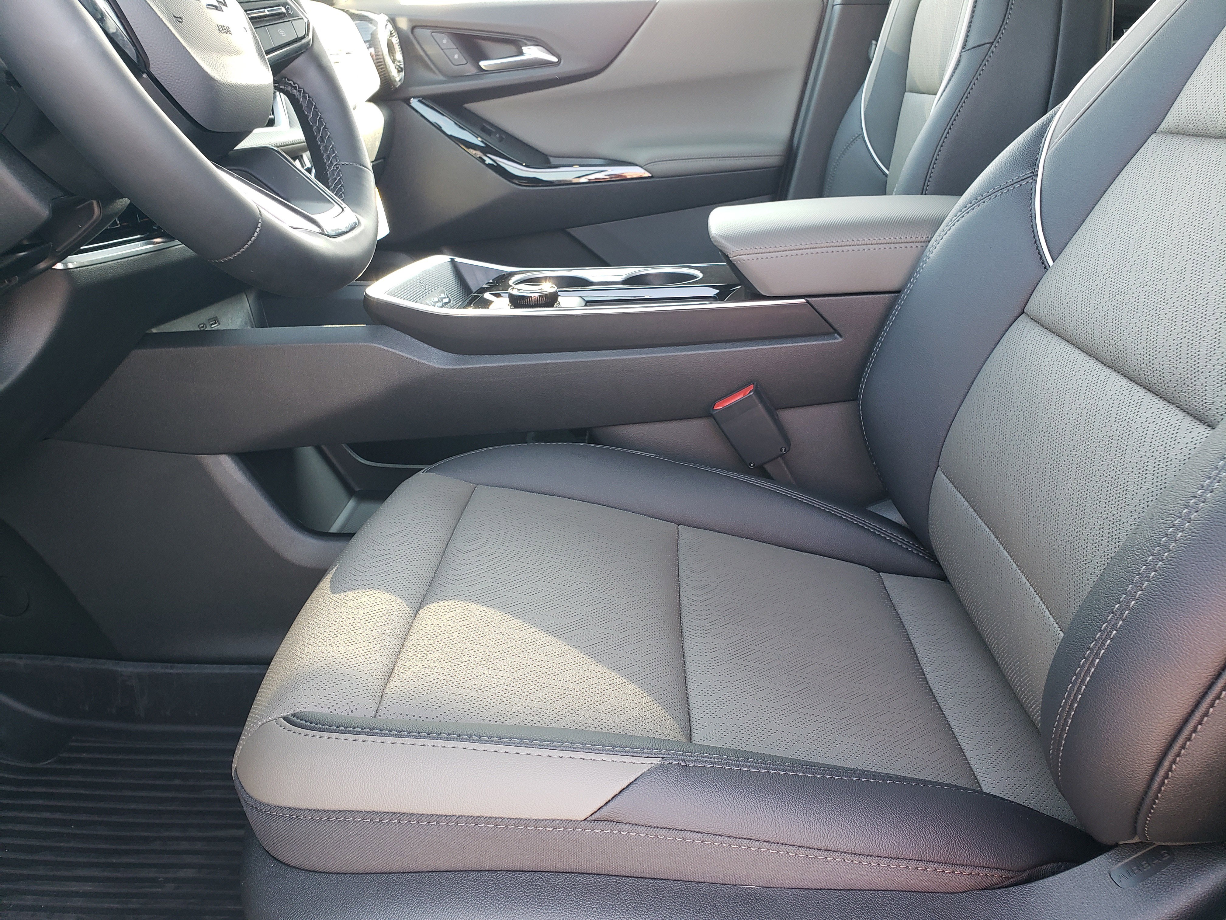 New 2026 Chevrolet Equinox LT w/ Convenience Package II image 28