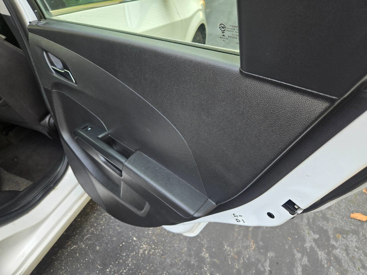 Used 2015 Chevrolet Sonic LT image 31