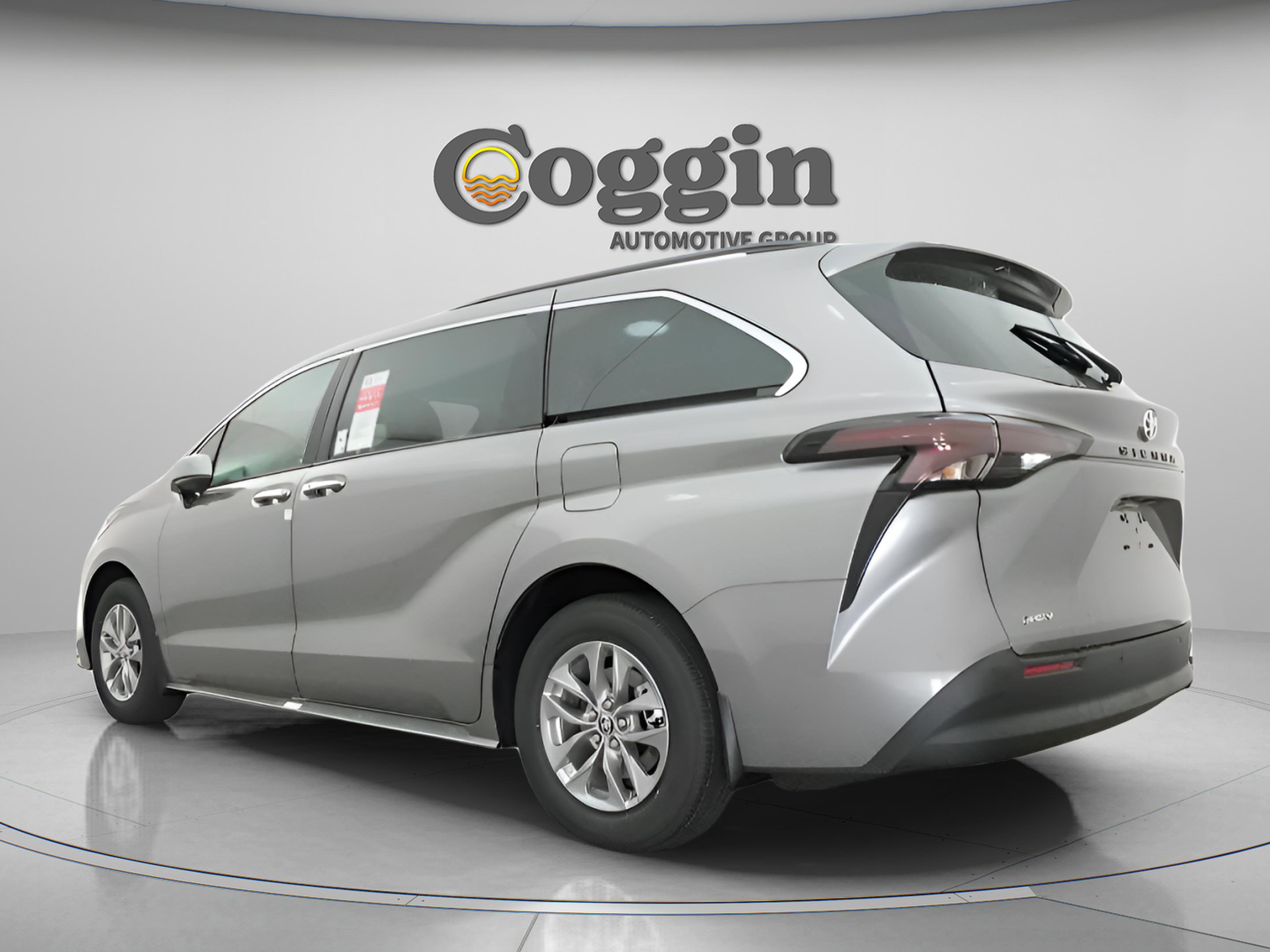 New 2026 Toyota Sienna XLE FWD image 10