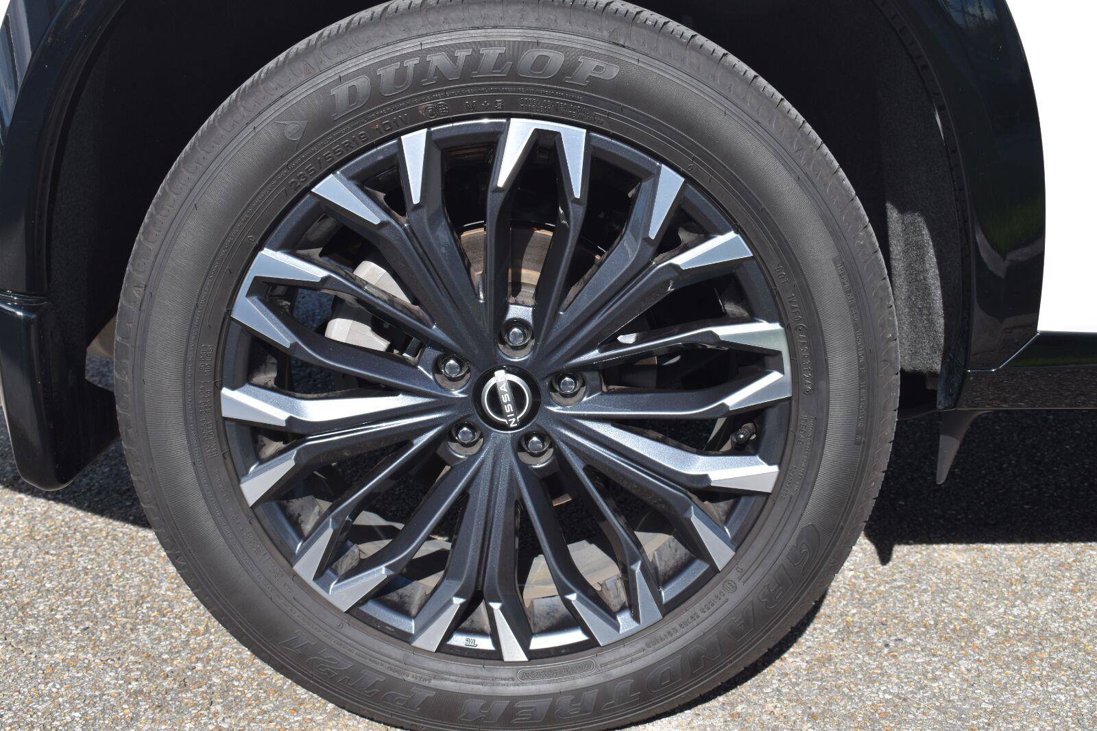 Used 2025 Nissan Rogue Platinum w/ Platinum Premium Package FWD image 12