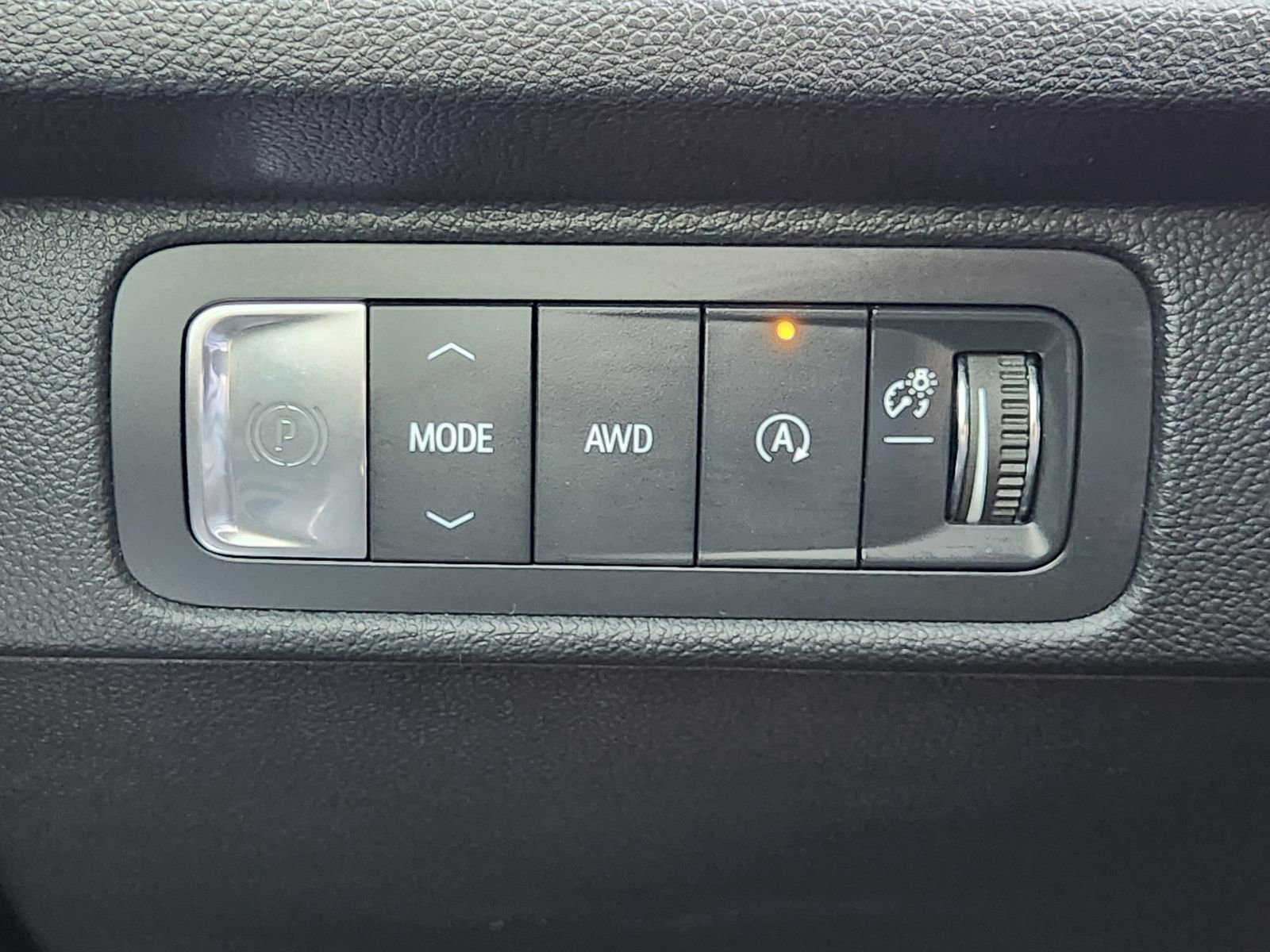 Used 2024 Chevrolet Traverse LT w/ Midnight/Sport Edition image 24