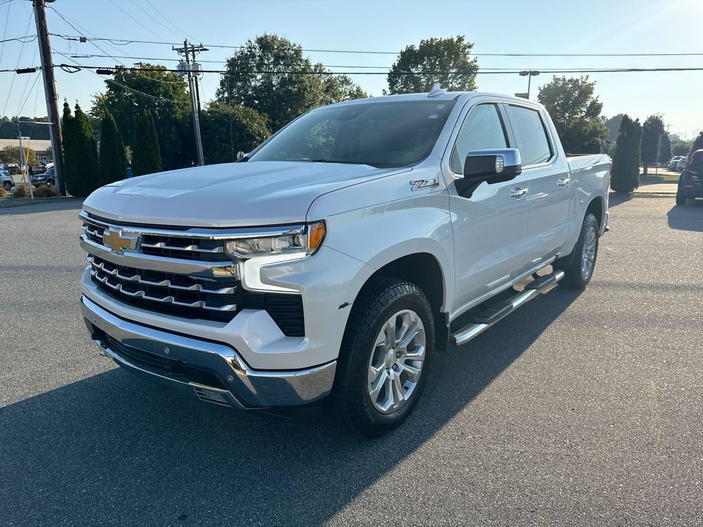 Used 2022 Chevrolet Silverado 1500 LTZ AWD/4WD image 3