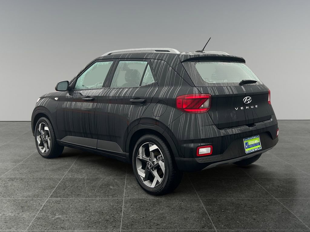 Certified 2025 Hyundai Venue SEL image 5