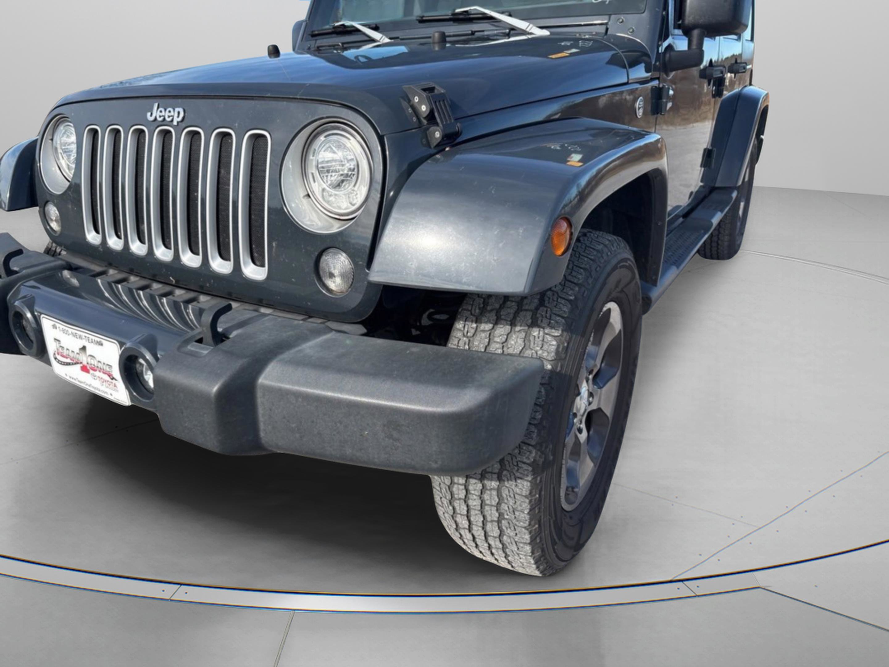 Used 2017 Jeep Wrangler Unlimited Sahara w/ Connectivity Group image 6