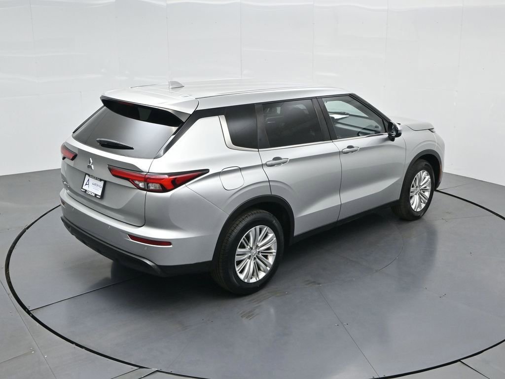 Used 2022 Mitsubishi Outlander ES image 32