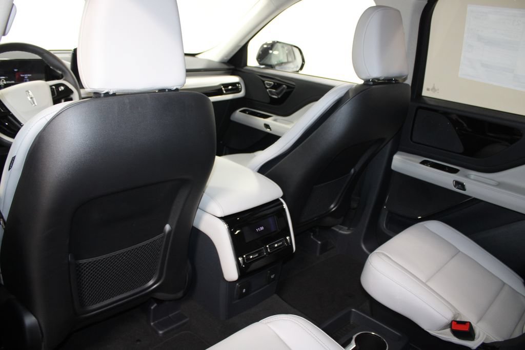 New 2026 Lincoln Aviator 2WD w/ Jet Appearance Package image 27
