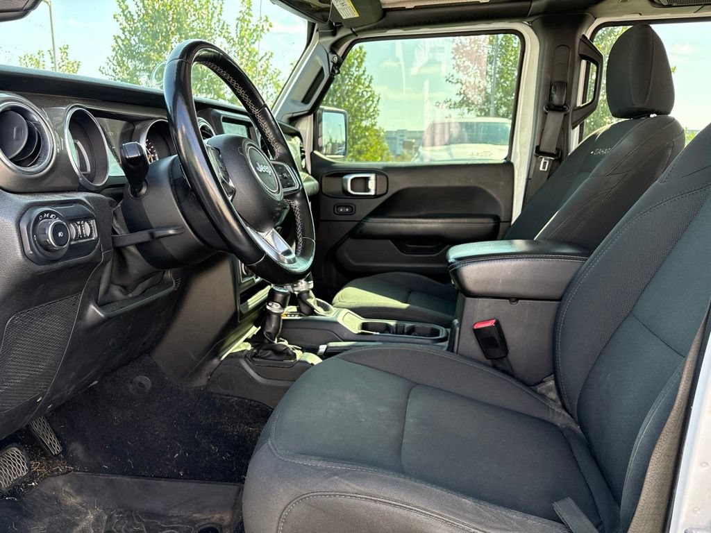Used 2018 Jeep Wrangler Unlimited Sahara w/ Uconnect 4C Nav & Sound Group AWD/4WD image 8
