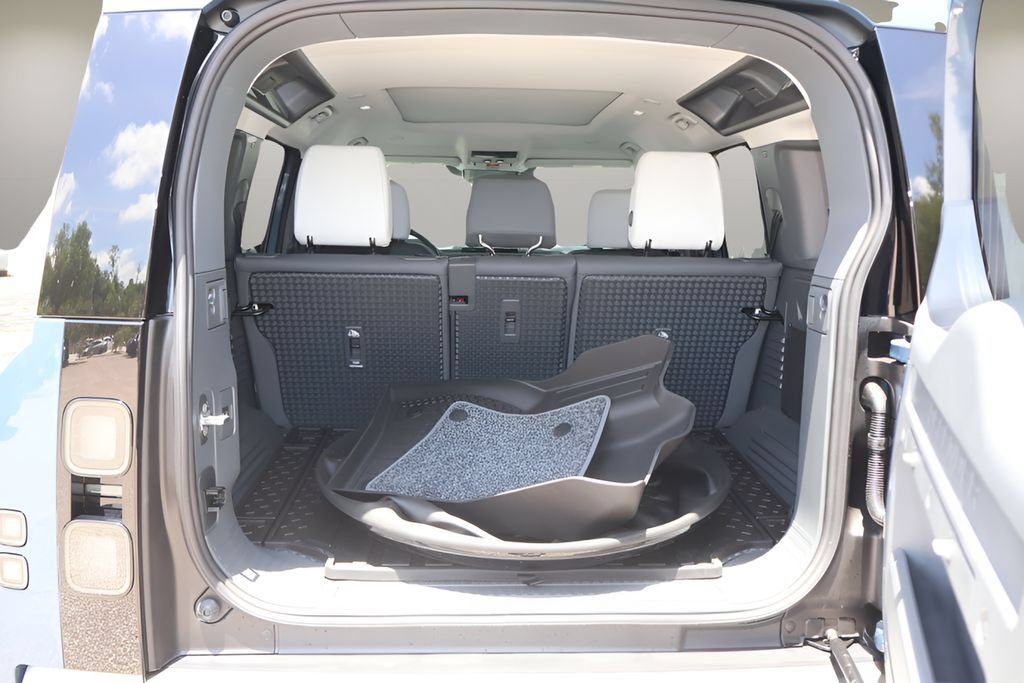 New 2026 Land Rover Defender 110 S AWD/4WD image 16
