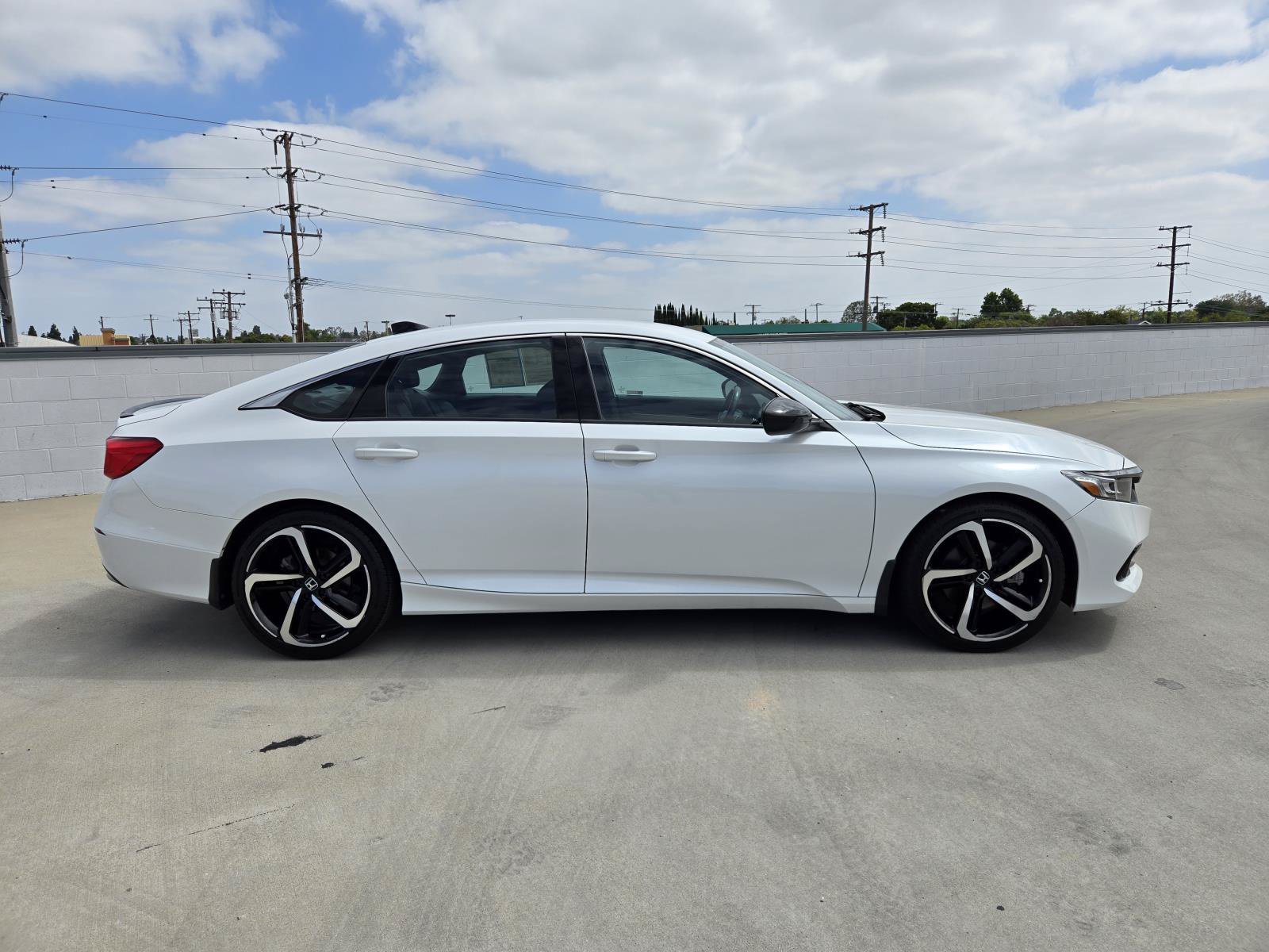 Used 2022 Honda Accord Sport image 2